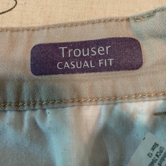 Donated Gloria Vanderbilt casual fit pants - Picture 4 of 8
